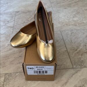 Journee Collection Shimmering Gold Flats